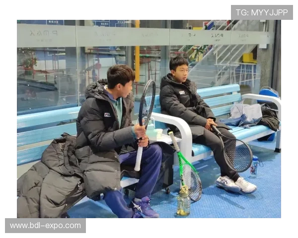 赛后复盘:西安网球队与重庆网球队的默契配合与团队协作分析 赛后复盘:西安网球队与重庆网球队的默契配合与团队协作分析