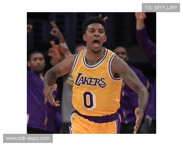 保罗乔治与尼克杨的对决谁能在NBA赛场上笑到最后