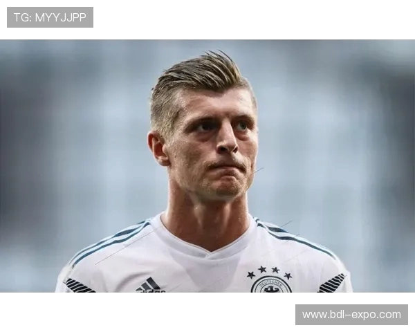 克罗斯:从中场指挥官到足球战术革新的先锋之路 克罗斯:从中场指挥官到足球战术革新的先锋之路