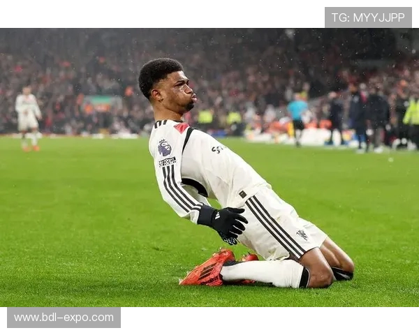 哈德斯菲与阿森纳激战在即谁能在英超赛场上笑到最后