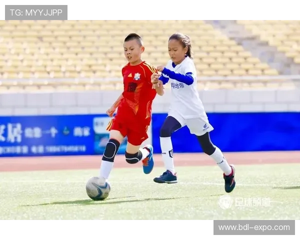 日本与巴拉圭友谊赛精彩对决展现足球魅力与团队精神